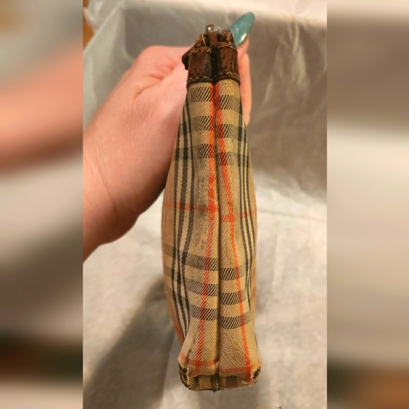 VINTAGE Burberry Checked Pouch 9.5" X 5.75" - Picture 5 of 9